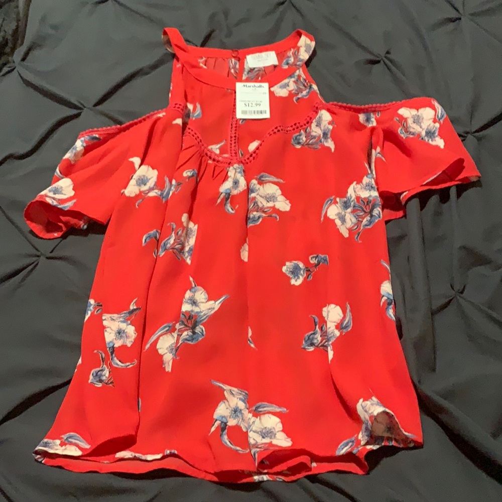 BRAND NEW 💥Nice blouse off shoulders